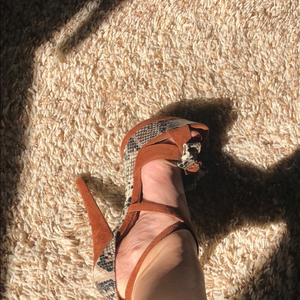 Snakeskin Sexy sky high Bakers stilletos. - Picture 2 of 6